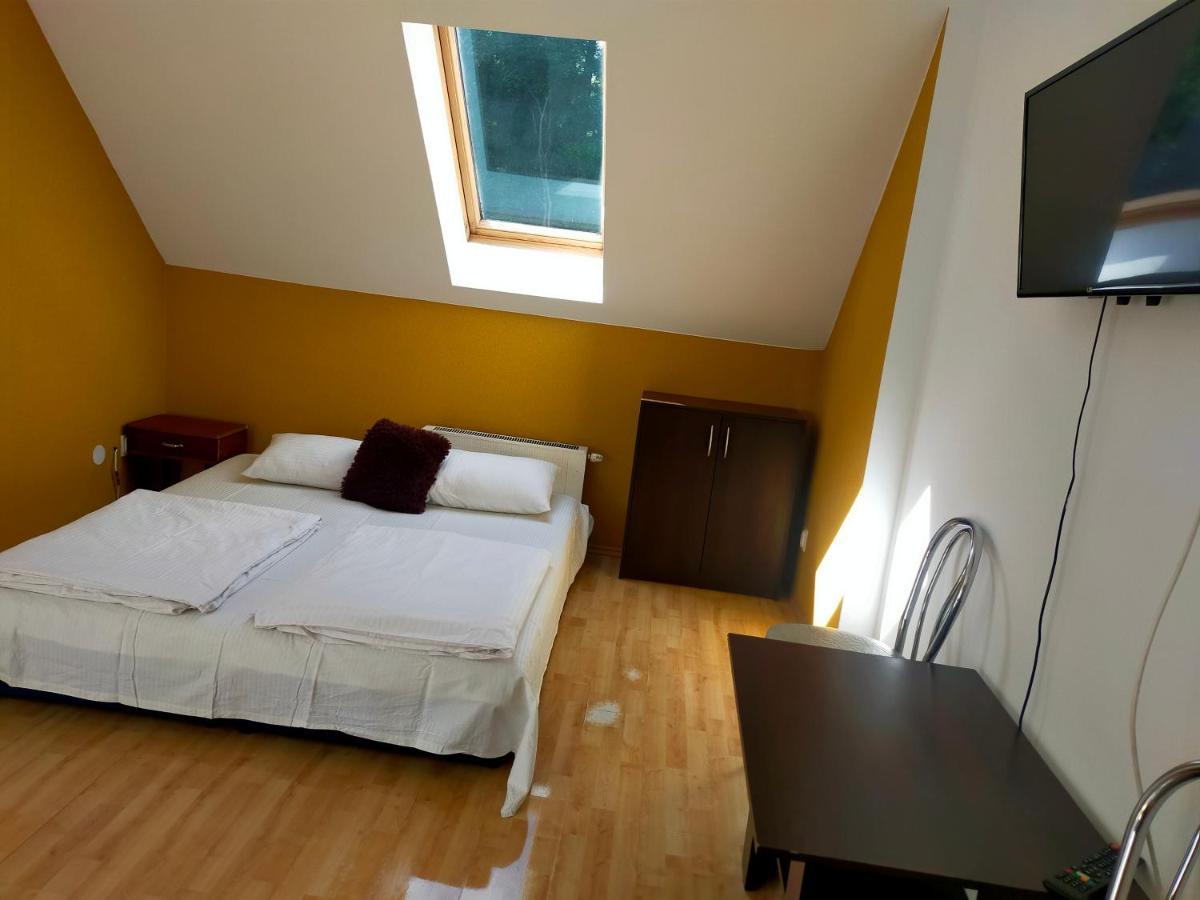 Hostel Madeira Gdansk Exterior photo